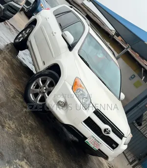 Toyota RAV4 2011 White
