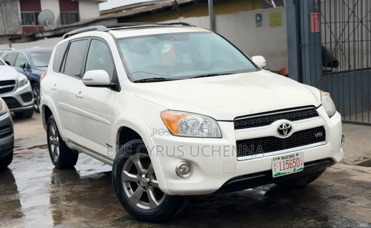 Toyota RAV4 2011 White