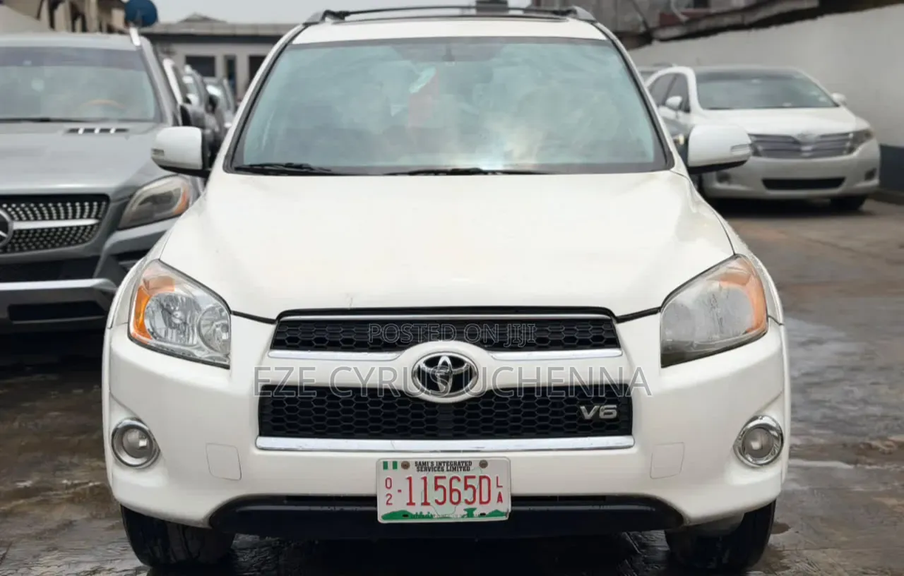 Toyota RAV4 2011 White