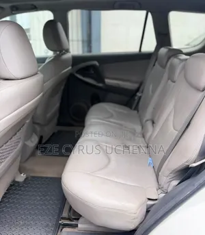 Toyota RAV4 2011 White