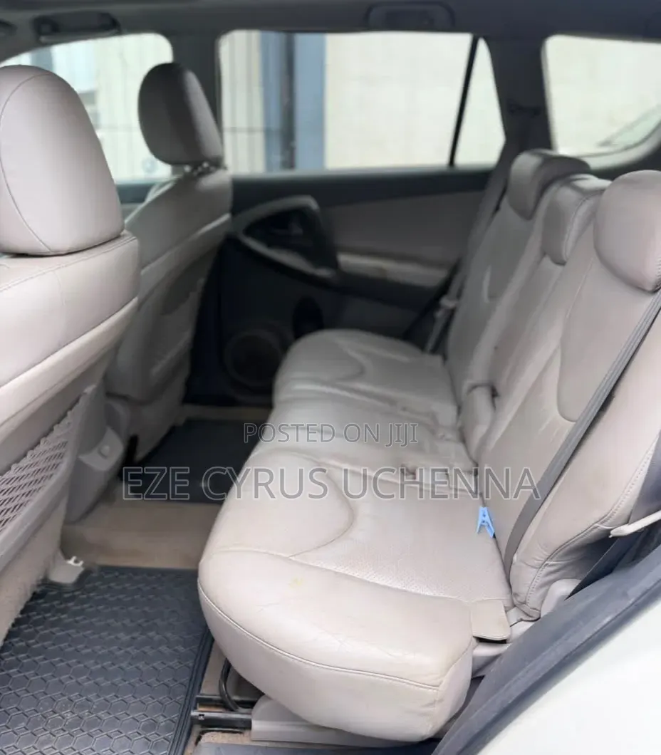 Toyota RAV4 2011 White