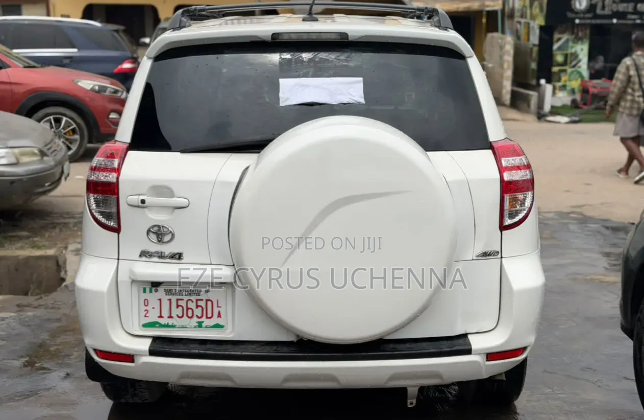 Toyota RAV4 2011 White