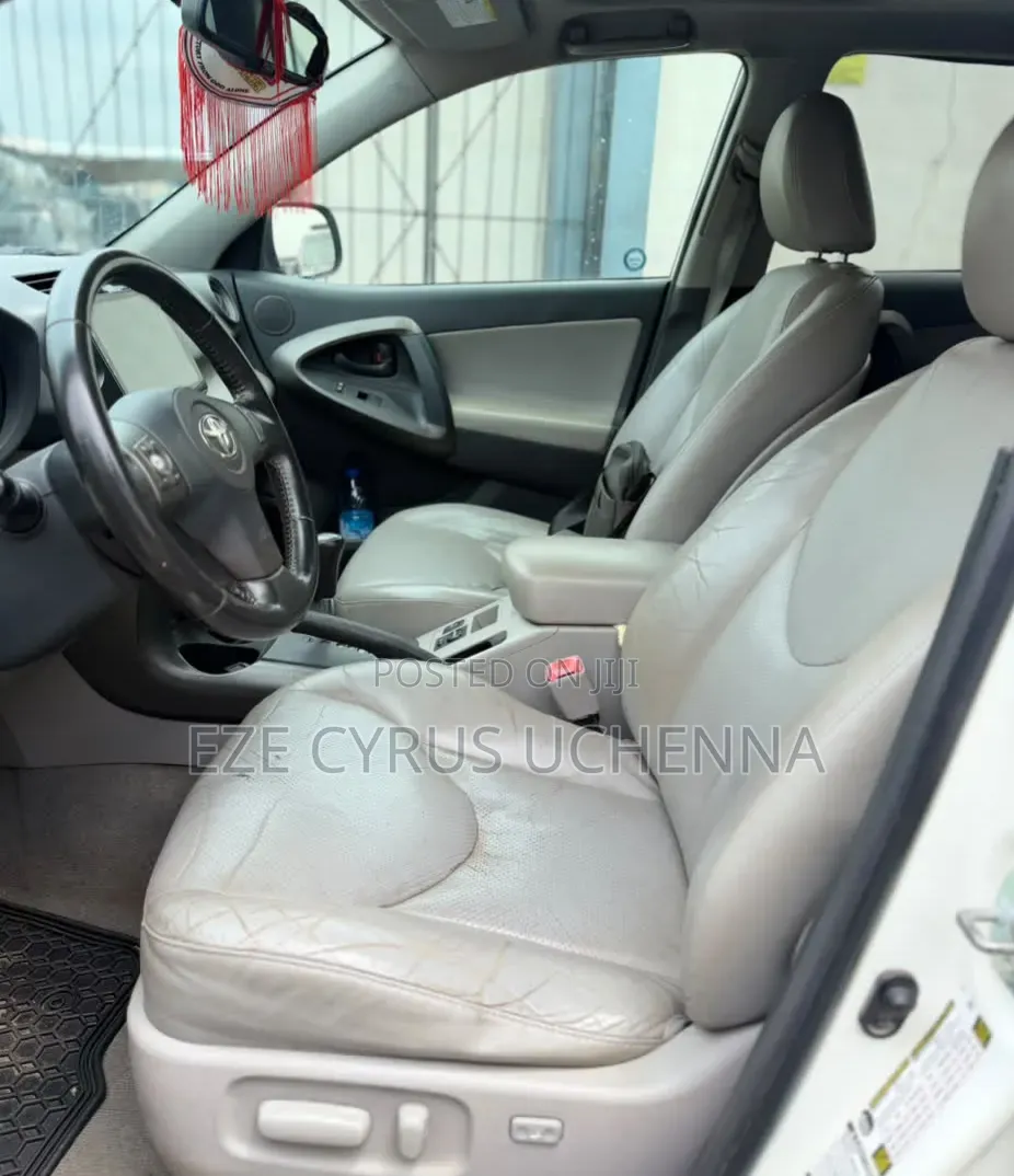 Toyota RAV4 2011 White