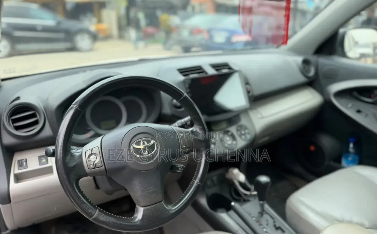 Toyota RAV4 2011 White