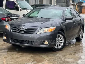 Toyota Camry XLE 4dr Sedan (2.5L 4cyl 6A) 2011 Gray