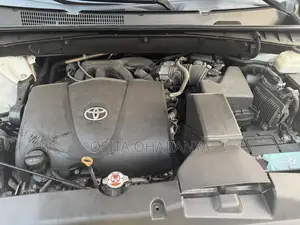 Toyota Highlander XLE 4x4 V6 (3.5L 6cyl 8A) 2018 White