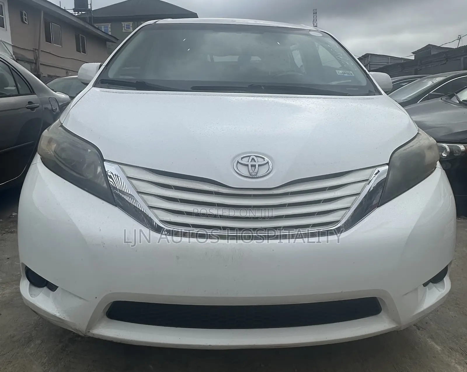 Toyota Sienna 2011 White