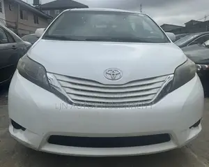 Toyota Sienna LE FWD 8-Passenger 2013 White