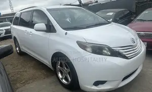 Toyota Sienna 2011 White
