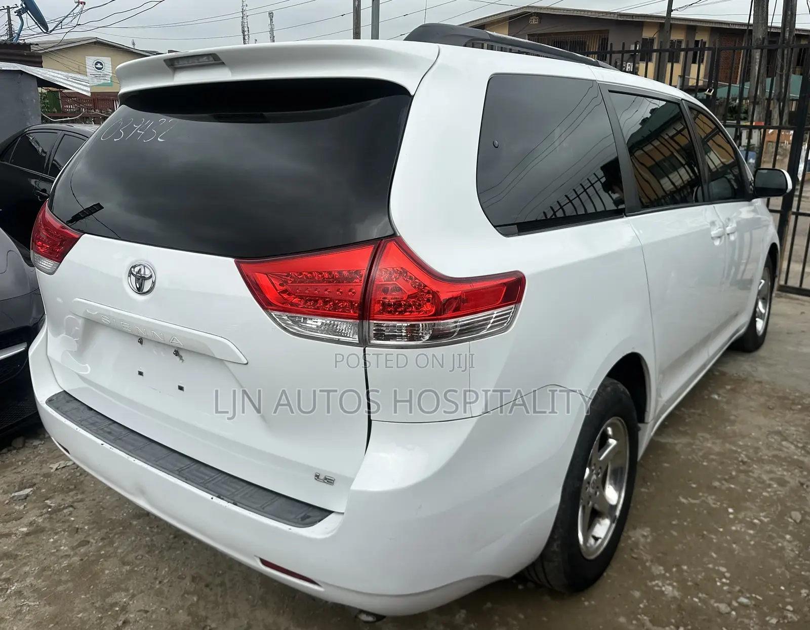 Toyota Sienna 2011 White
