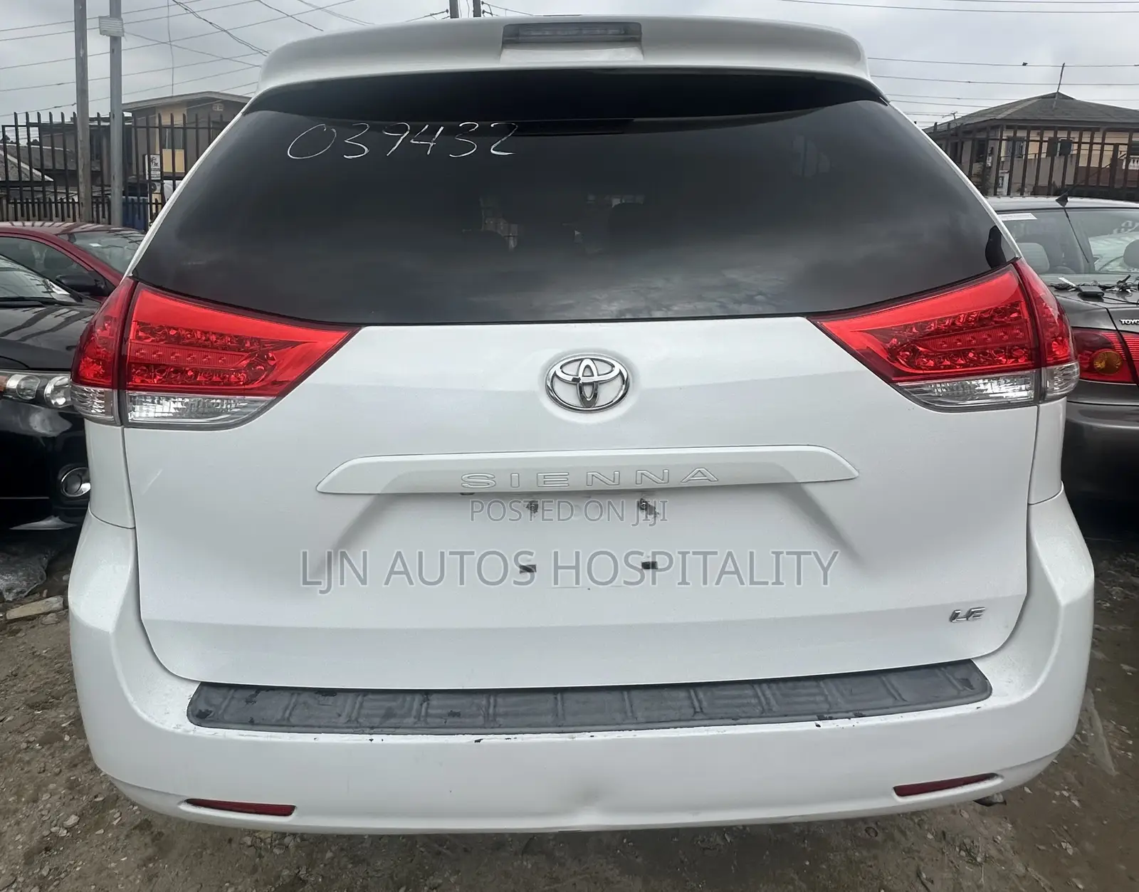 Toyota Sienna 2011 White
