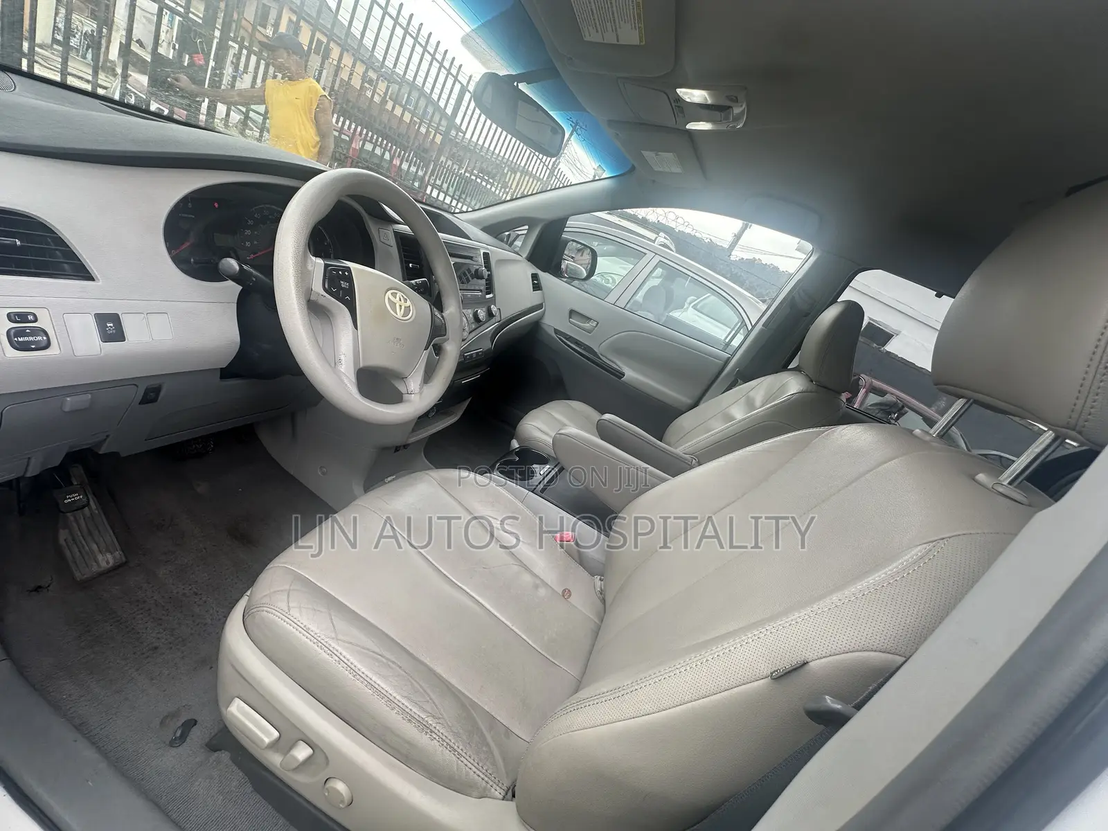 Toyota Sienna 2011 White