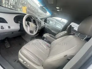 Toyota Sienna 2011 White