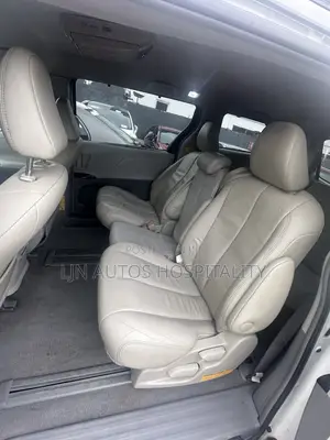 Toyota Sienna 2011 White
