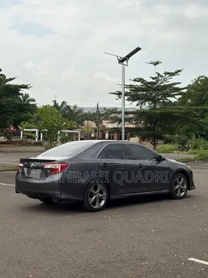 Toyota Camry SE 4dr Sedan (2.5L 4cyl 6A) 2014 Gray