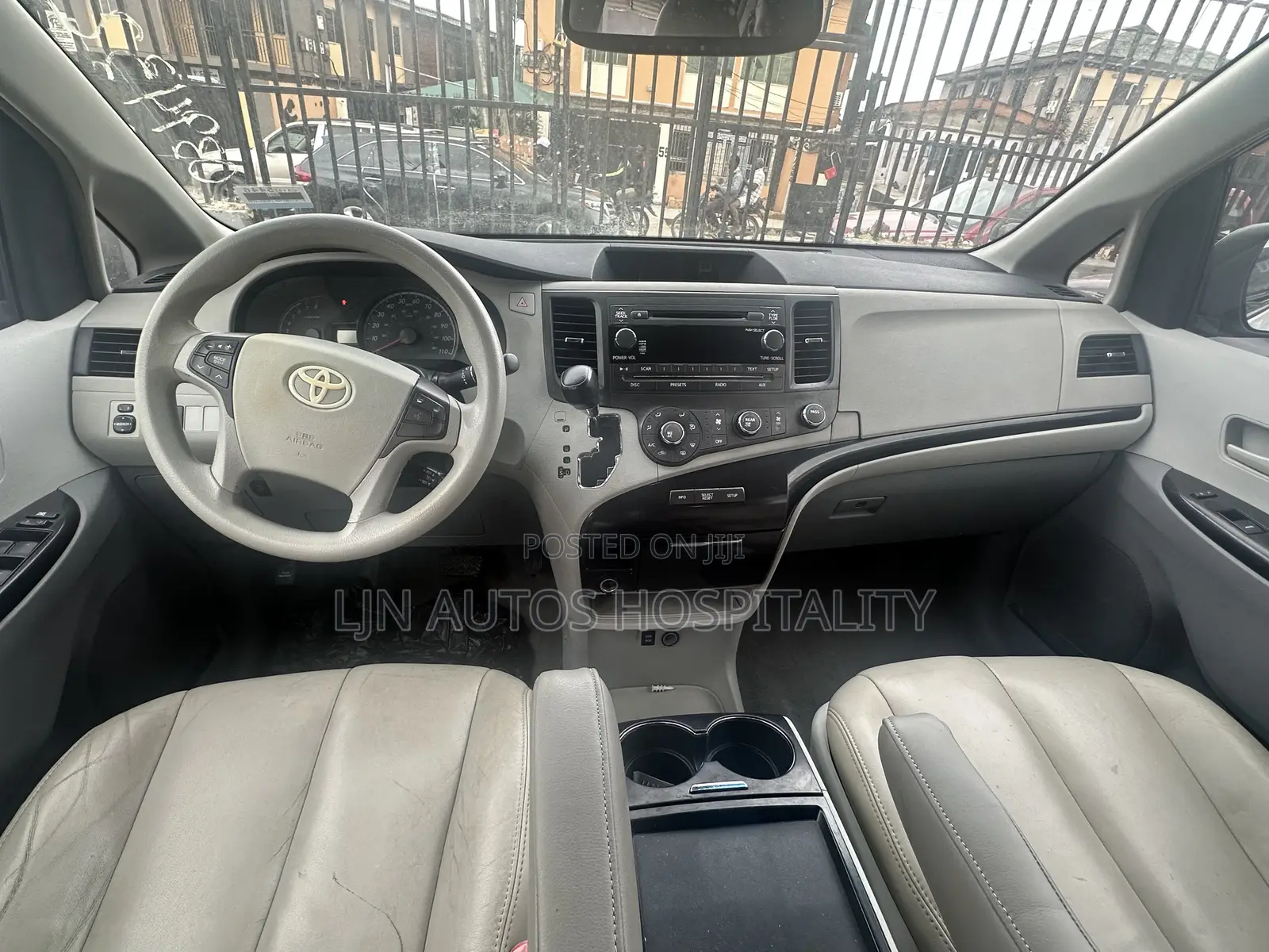 Toyota Sienna 2011 White