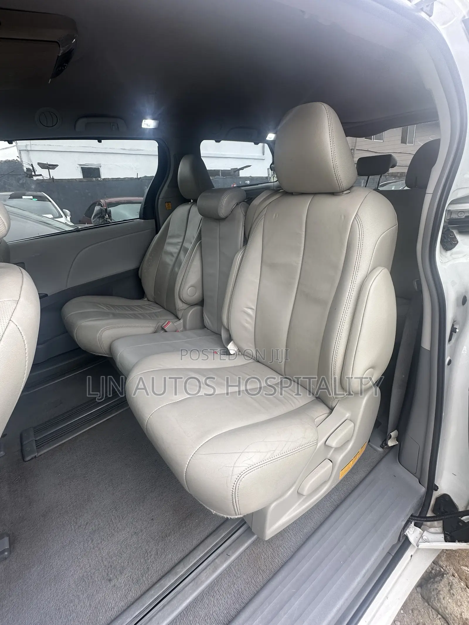 Toyota Sienna 2011 White