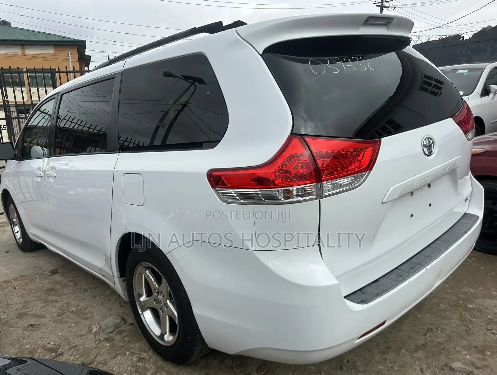 Toyota Sienna 2011 White