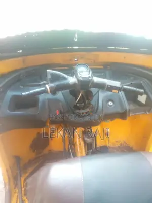 TVS King Cargo 2022 Yellow
