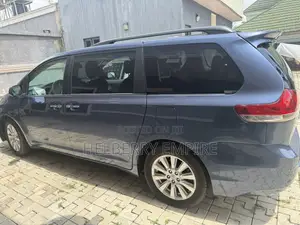 Toyota Sienna 2014 Blue