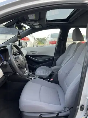 Toyota Corolla SE 2021 Silver