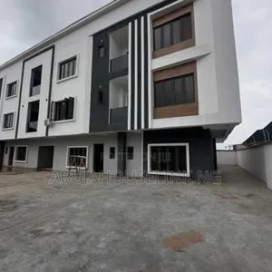 3bdrm Apartment in Wuye Main Abuja for sale