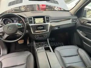 Mercedes-Benz M Class ML350 4MATIC 4dr SUV AWD (3.5L 6cyl 7A) 2015 Gray