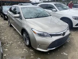 Toyota Avalon Limited FWD Sedan (3.6L 6cyl 6A) 2016 Gold