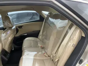 Toyota Avalon Limited FWD Sedan (3.6L 6cyl 6A) 2016 Gold