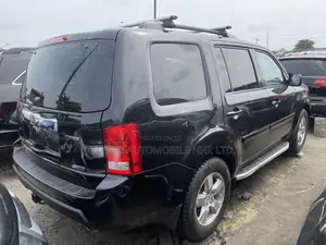 Honda Pilot Touring w/RES/Navi 4WD (3.5L 6cyl 5A) 2011 Black