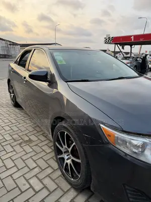 Toyota Camry SE 4dr Sedan (2.5L 4cyl 6A) 2012 Gray