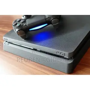 PS4 1TB and 2 Pads