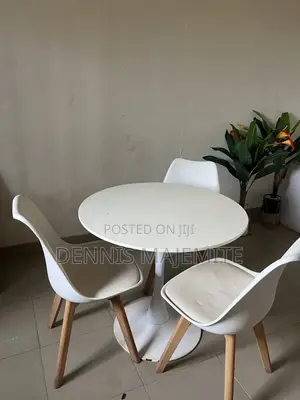 Fancy Restaurant Table With 3 Chairs