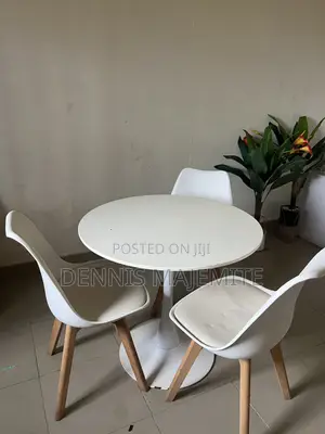 Fancy Restaurant Table With 3 Chairs