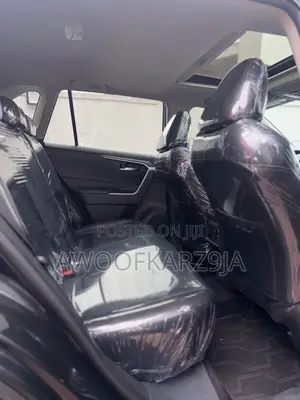 Toyota RAV4 XLE Premium 2021 Black