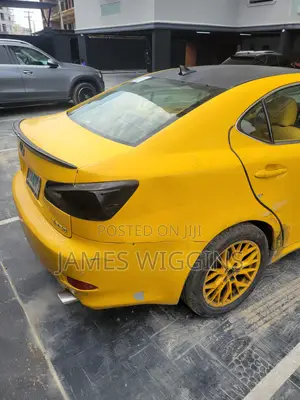 Lexus IS 2009 Yellow