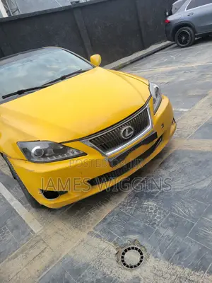 Lexus IS 2009 Yellow