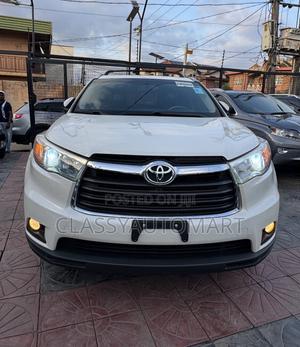 Toyota Highlander XLE 4dr SUV AWD (3.5L 6cyl 6A) 2015 White