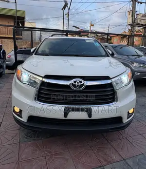 Toyota Highlander XLE 4dr SUV AWD (3.5L 6cyl 6A) 2015 White