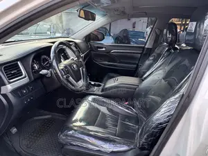 Toyota Highlander XLE 4dr SUV AWD (3.5L 6cyl 6A) 2015 White