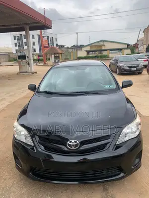 Toyota Corolla LE 4dr Sedan (1.8L 4cyl 4A) 2013 Black