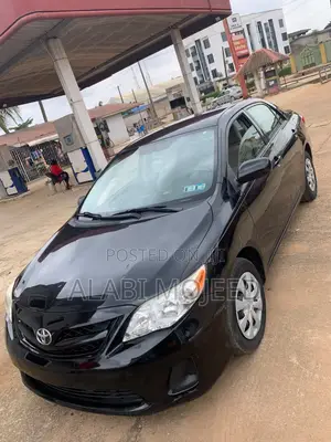 Toyota Corolla LE 4dr Sedan (1.8L 4cyl 4A) 2013 Black