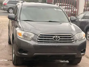 Toyota Highlander Base 2010 Gray