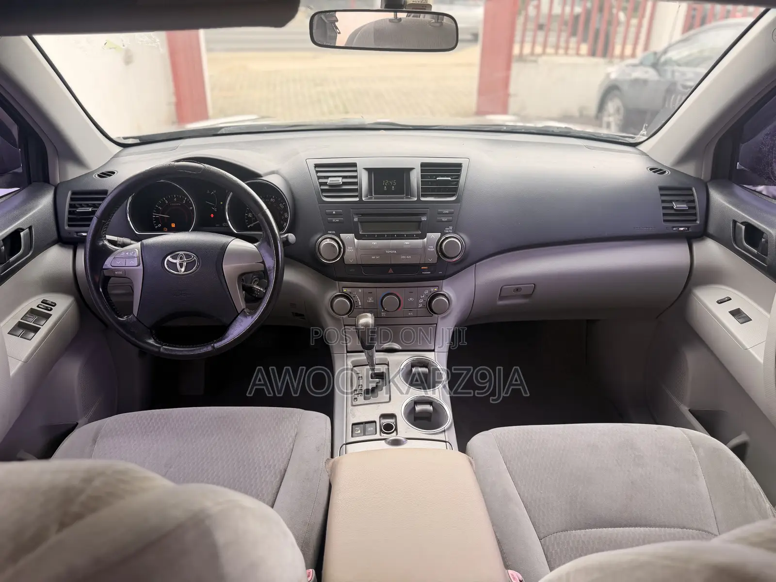 Toyota Highlander Base 2010 Gray