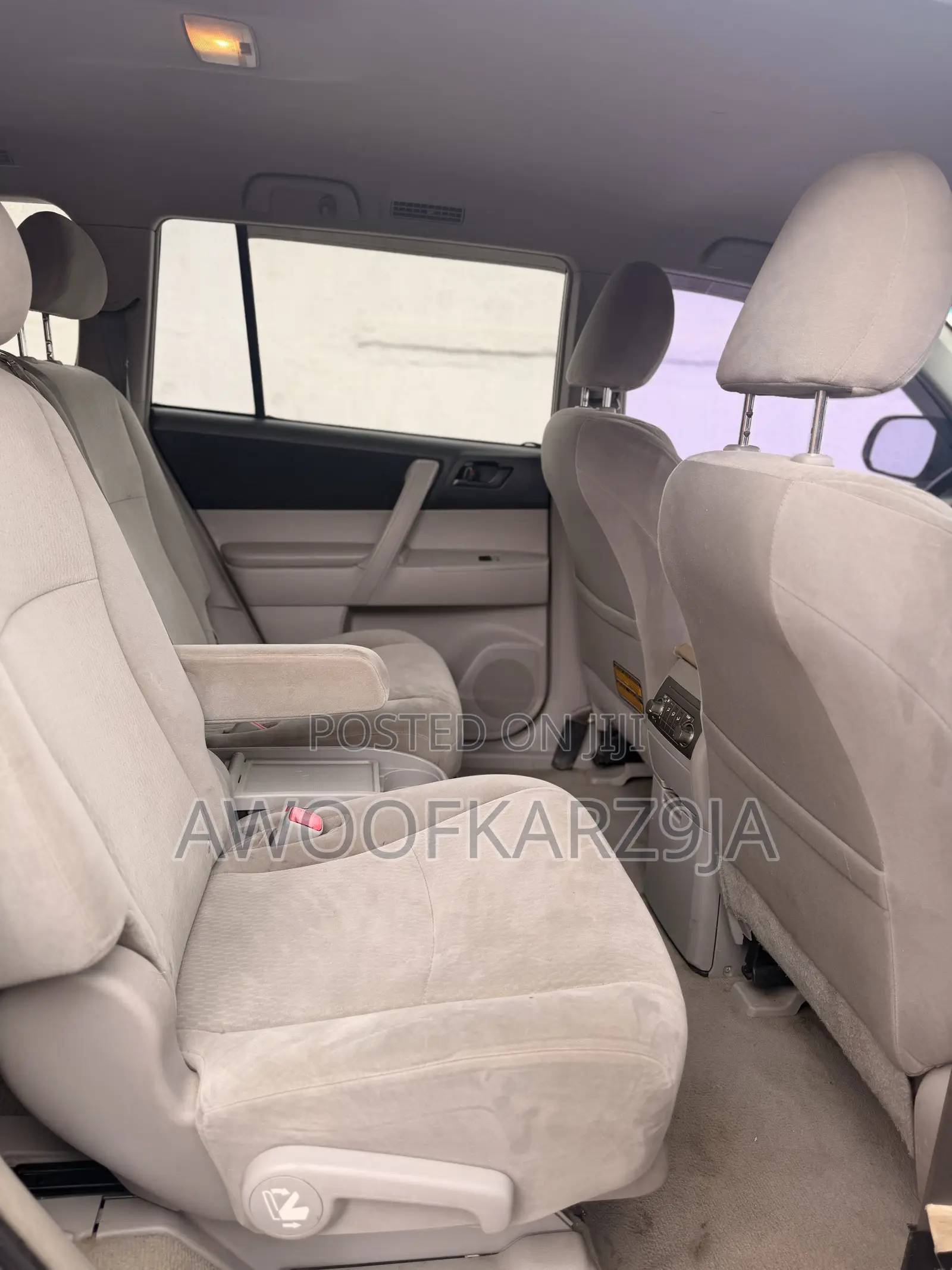 Toyota Highlander Base 2010 Gray