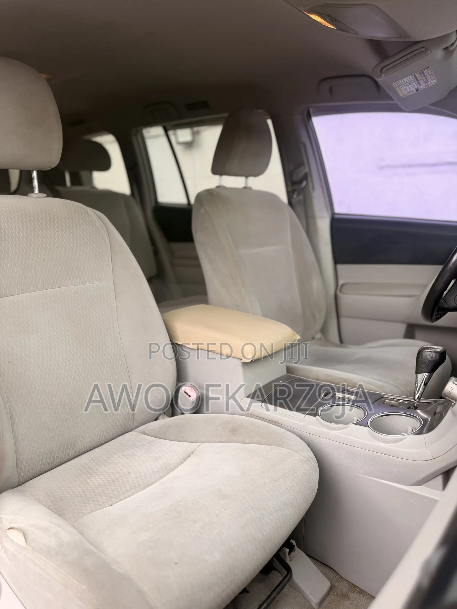 Toyota Highlander Base 2010 Gray