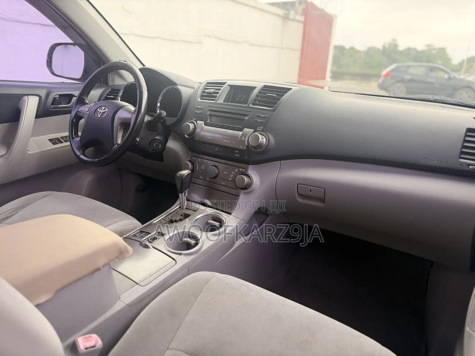 Toyota Highlander Base 2010 Gray