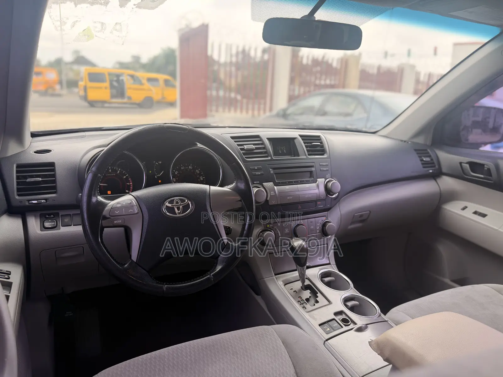 Toyota Highlander Base 2010 Gray