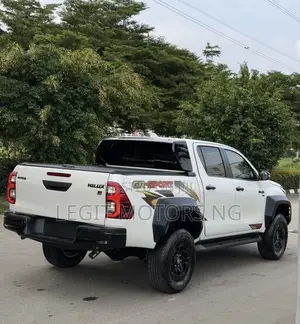 New Toyota Hilux 2024 White