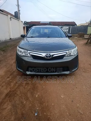 Toyota Camry LE 4dr Sedan (2.5L 4cyl 6A) 2013 Gray